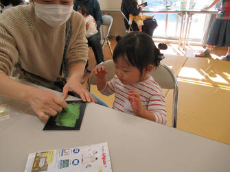 「フロール新川崎」にて、居住者向けイベント「子どもとの暮らしを楽しむ　おはなし会」が開催されました。の画像