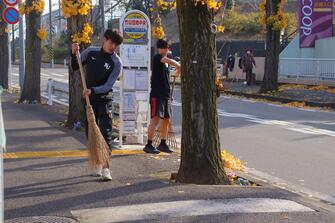 【竹山団地の一年の締めくくり】前編：日ごろの感謝を込めて。神奈川大学サッカー部の大掃除の画像