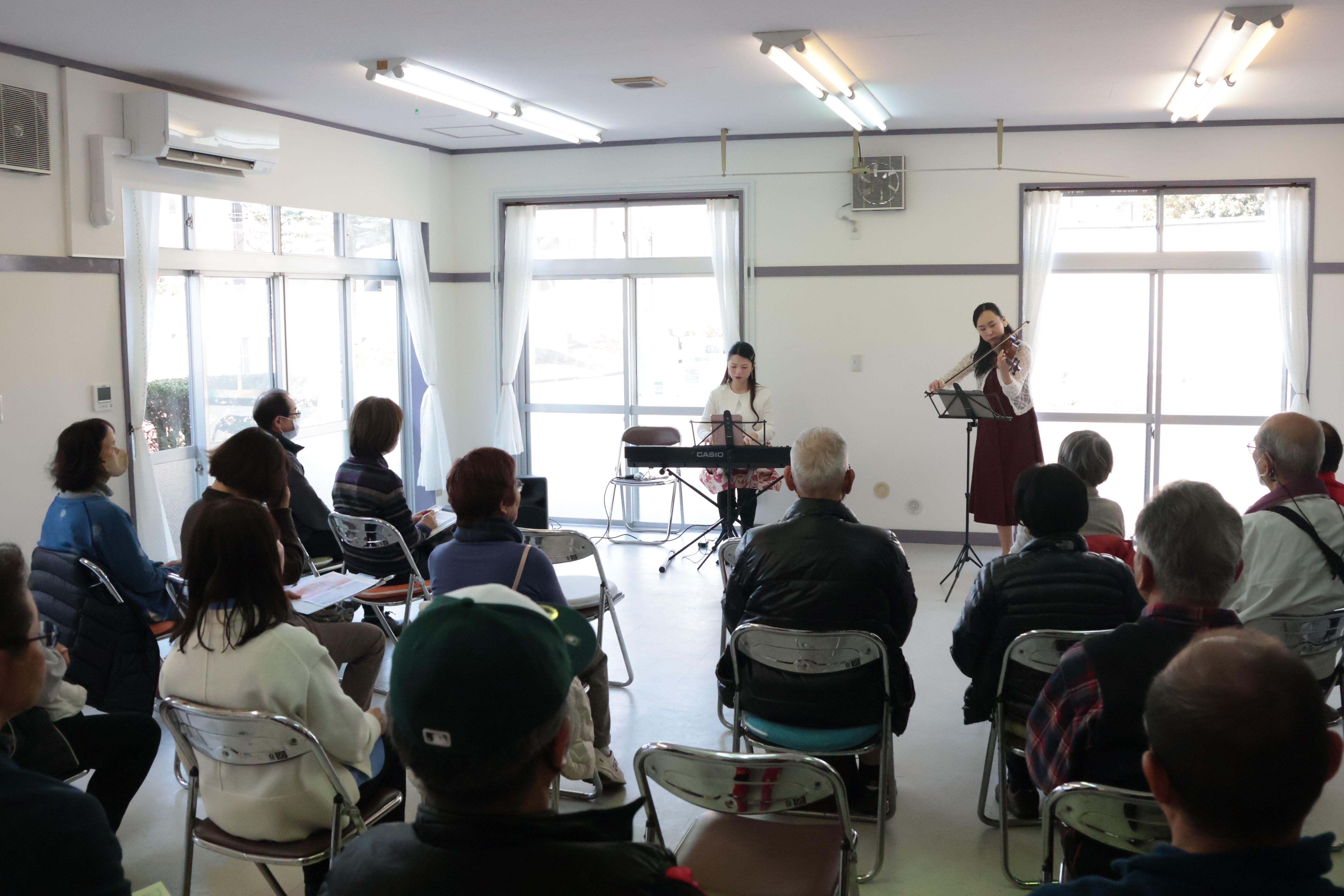 緑ヶ丘集会所団地コンサート (8).JPG