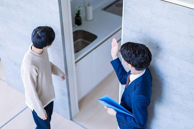 Real-estate-viewing.jpg