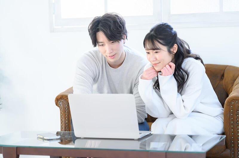 couple-looking-at-computer.jpg