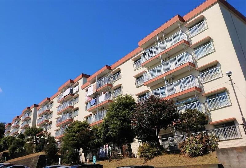 japanese_apartment_building_exterior.jpg