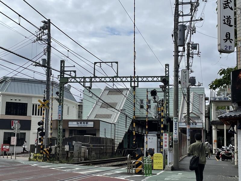 japanese_train_station_crossing.jpg
