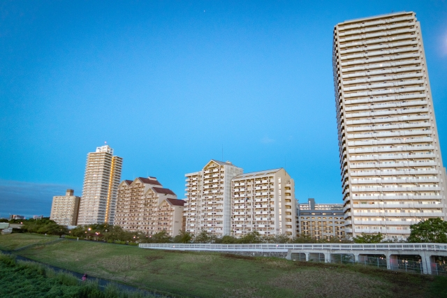 新大橋通りから見た小松川団地