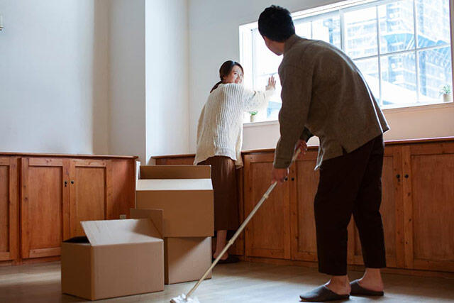 men-and-women-cleaning-the-room.jpg