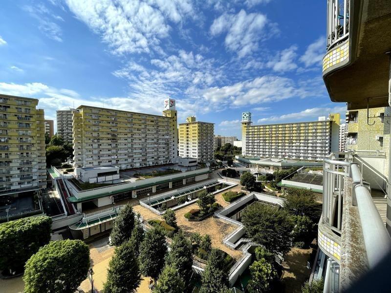 urban_apartment_complex_aerial_view.jpg